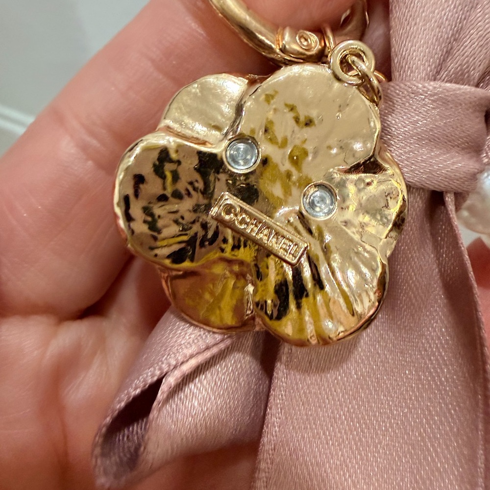 (Last one !!)Chanel  (employee exclusive)
Golden Tote Bag PLUS **Camila keychain - Picture 5 of 14